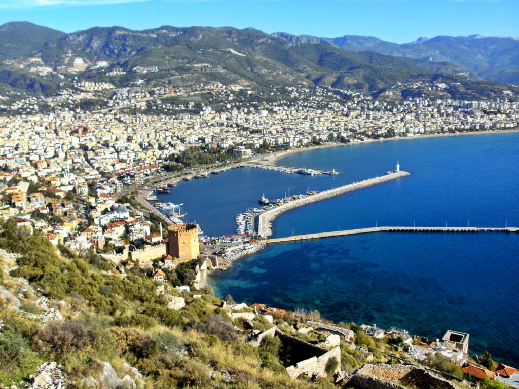 Blick von der Burg auf den Hafen