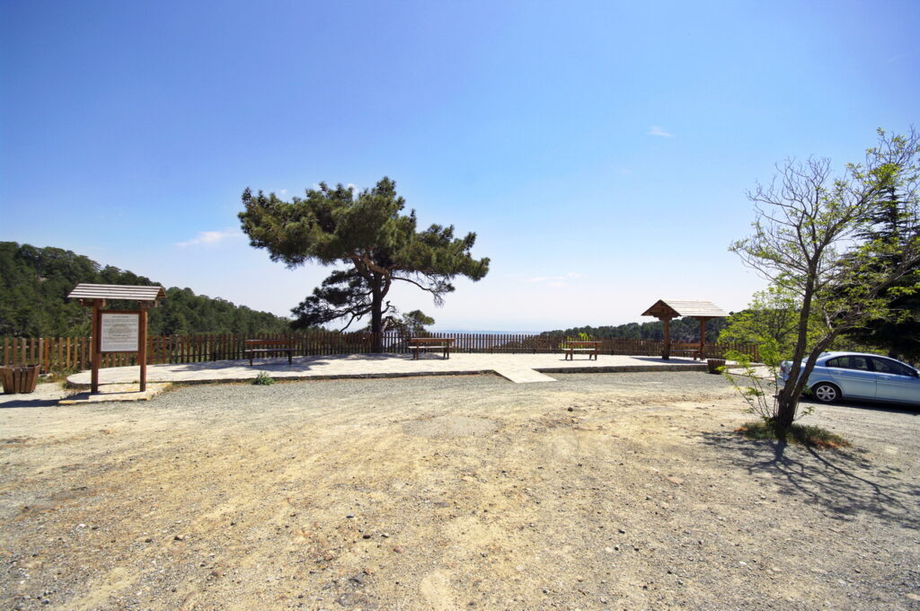 Auf dem Weg zu dem Bergdorf Kato Platres