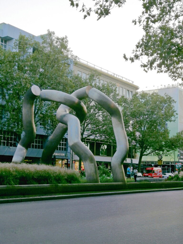 Kunstwerk "Berlin" - Symbol für geteiltes Berlin