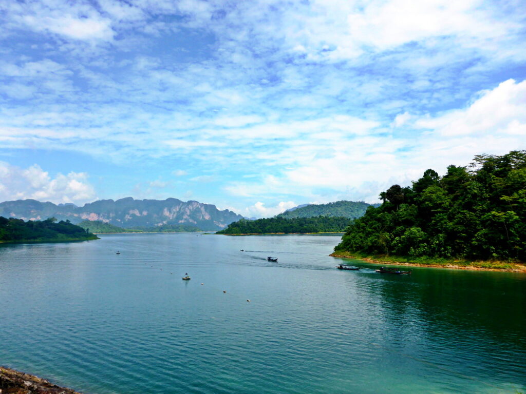 Der Ratchaprabha Staudamm - Cheow-Lan-See