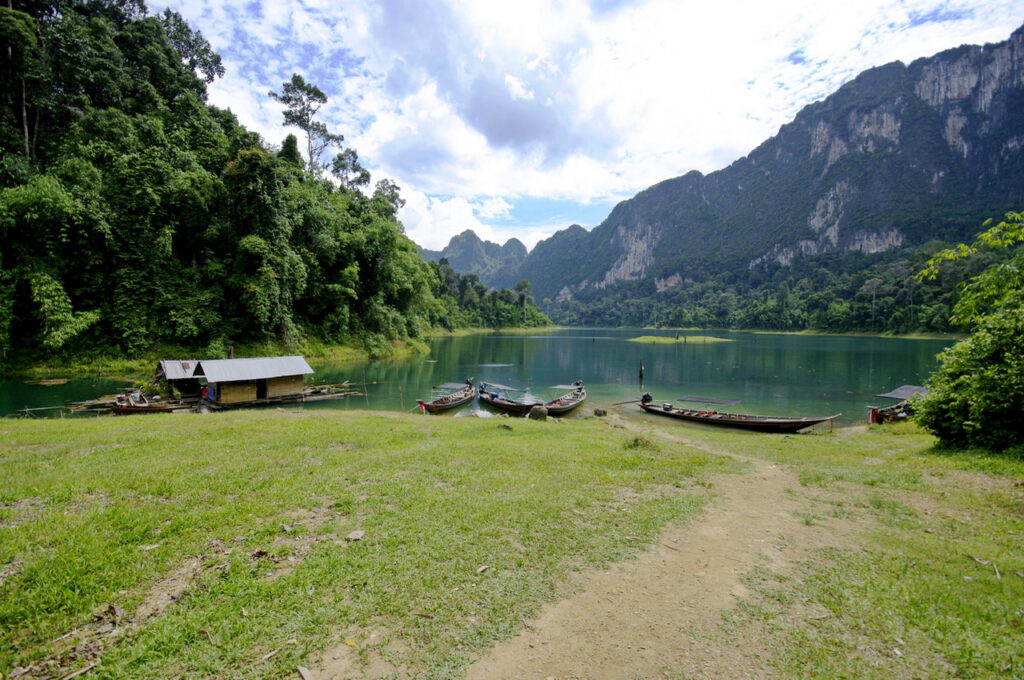 Eine der Inseln im Cheow Lan See