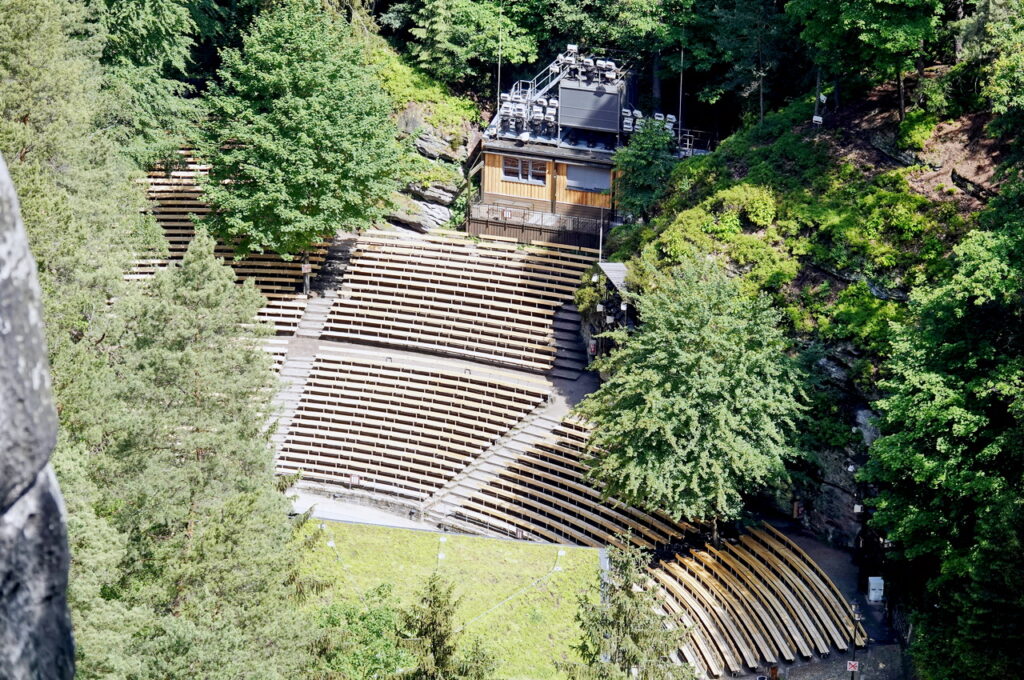 Felsenbühne Rathen von der Bastei aus gesehen