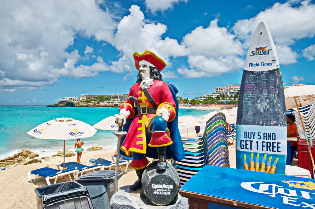 Maho Bay Beach - Surfbrett mit Flugzeiten
