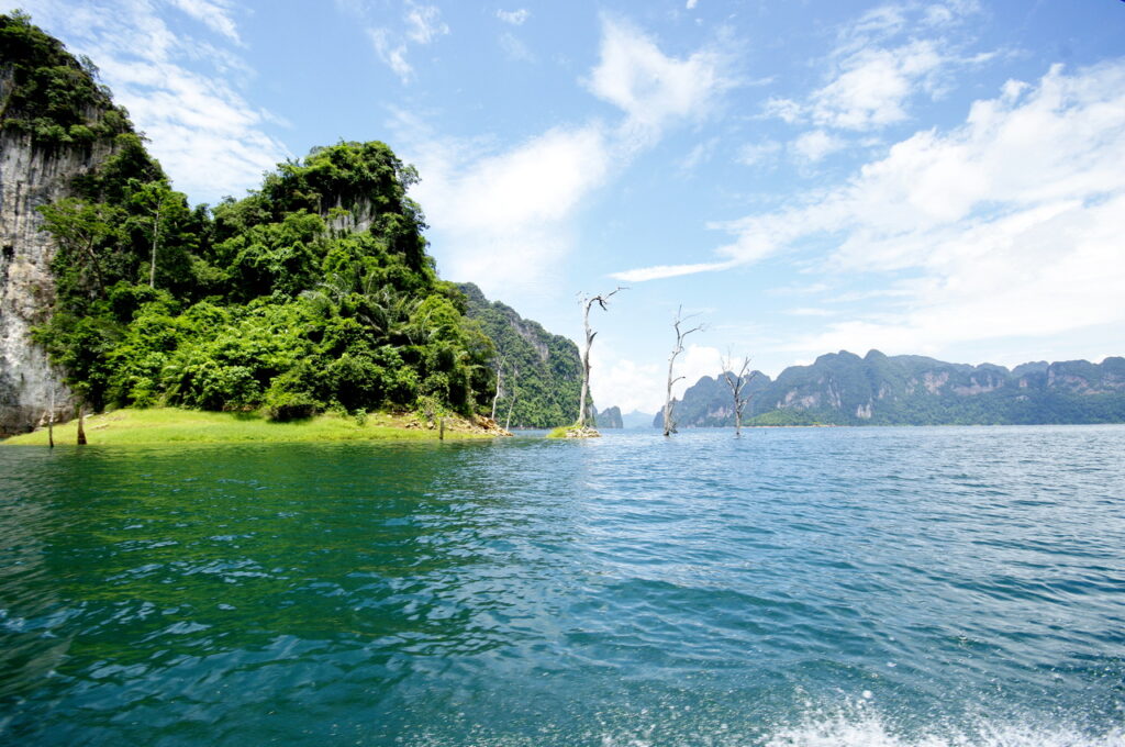 Mit dem Longtailboot auf dem Stausee - Cheow Lan See