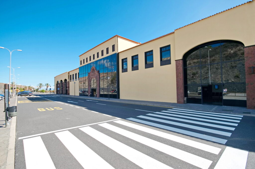 Haupteingang zum Airport