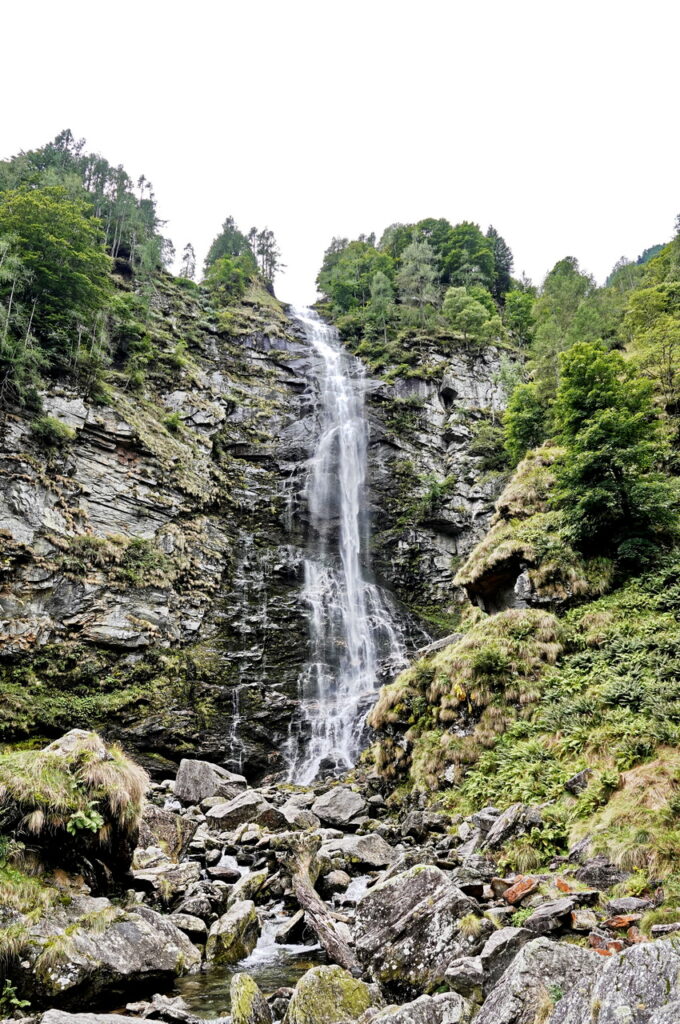 Wasserfall Cascata La Froda im Sonogno Verzascatal