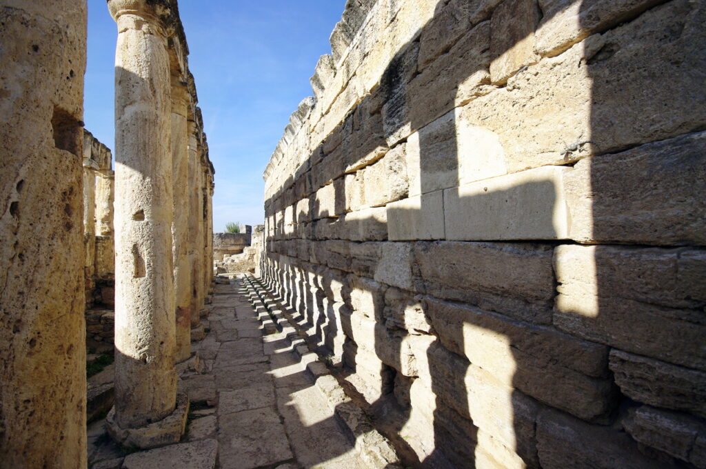 Säulengang - Die Via Frontinus